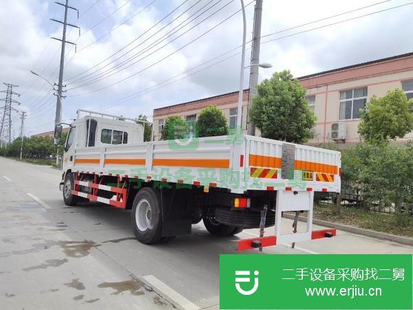 江蘇出售二手柳汽小三軸易燃液體防爆運輸車玉柴185馬力發動機