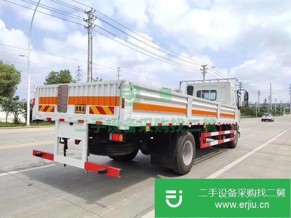 江蘇出售二手柳汽小三軸易燃液體防爆運輸車玉柴185馬力發動機