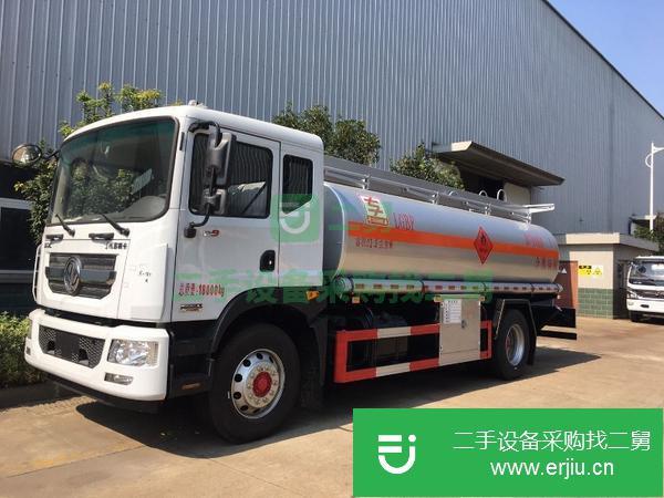 山西出售二手東風(fēng)油罐車康明斯180馬力柴油發(fā)動機(jī)4700mm軸距六檔箱