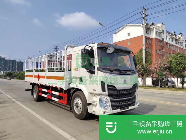 陜西出售二手東風柳汽6.8米氣瓶倉欄運輸車