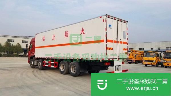 四川出售二手東風柳汽9米6前四后四13.8噸2類易燃氣體廂式運輸車