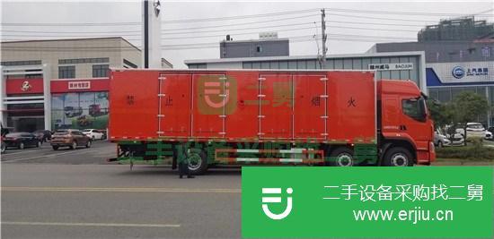 廣西出售二手東風柳汽廂長9.6米易燃液體廂式運輸車前四后四