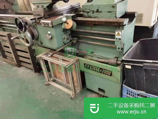 廣東出售二手普通車床一臺,10寸卡盤,配件齊全,尾項中孔徑80,導軌距離750
