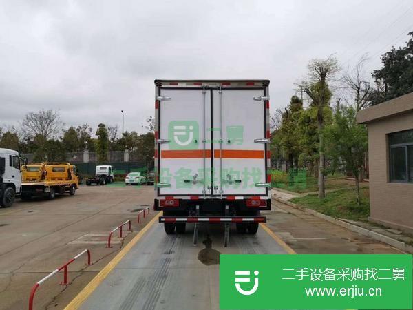 江蘇出售二手3.2米易燃液體危險品廂式運輸車