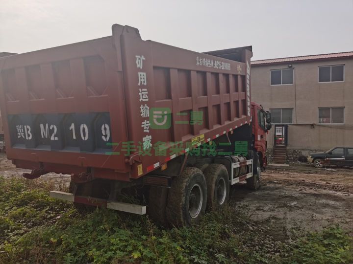 出售二手18年的歐曼戴姆勒后八輪自卸車，箱長5.8米