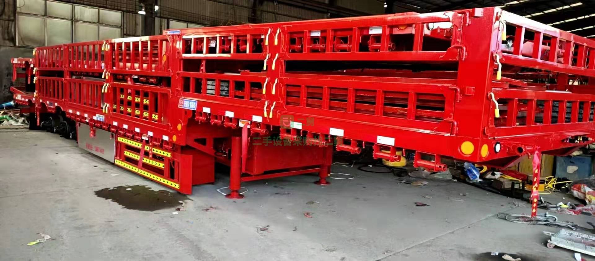 出售一臺長13.75米，3米寬，前后等寬，大板半掛車