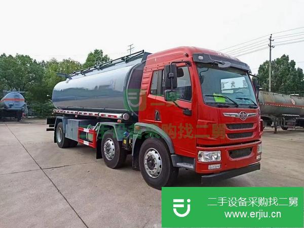 湖北出售二手解放小三軸潤滑油運輸車