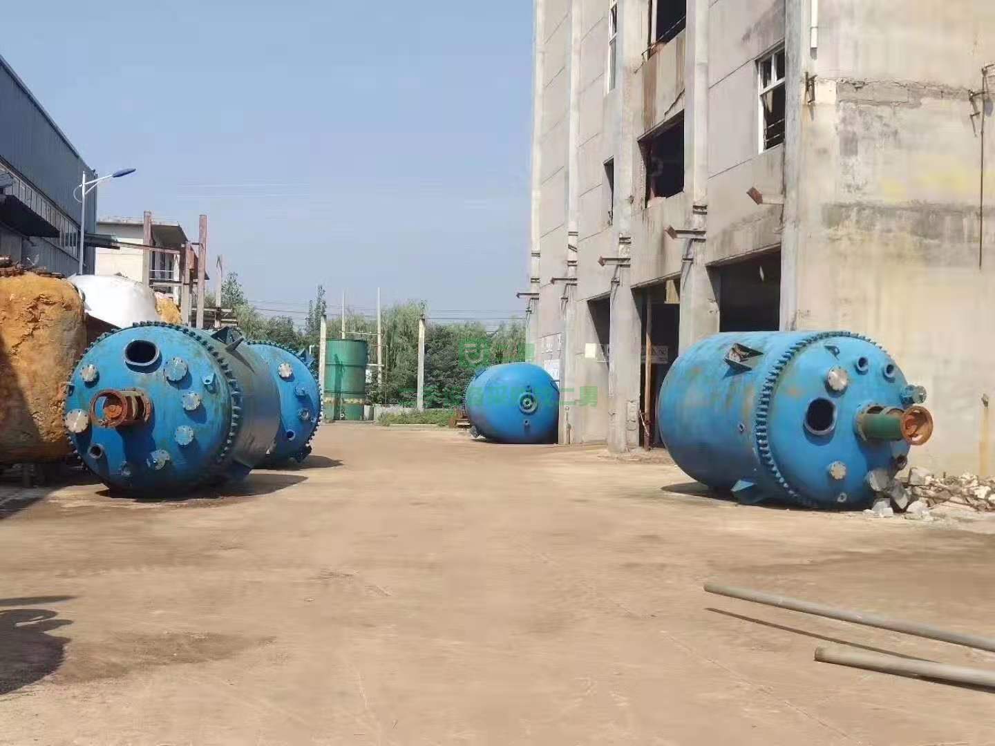 出售十噸的搪瓷反應釜，里外完好。