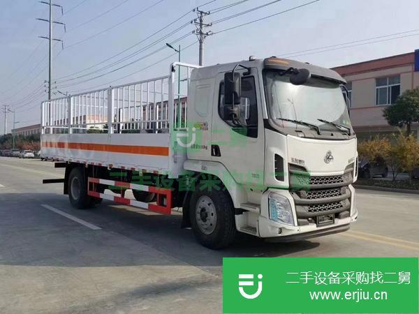 貴州出售二手4.2米危險(xiǎn)品廂式運(yùn)輸車可分期包上戶
