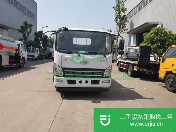 山東出售二手4.2米危險(xiǎn)品廂式運(yùn)輸車(chē)