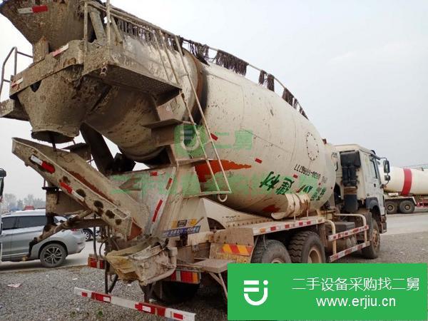 山東出售二手豪沃國五大12方380馬力攪拌車