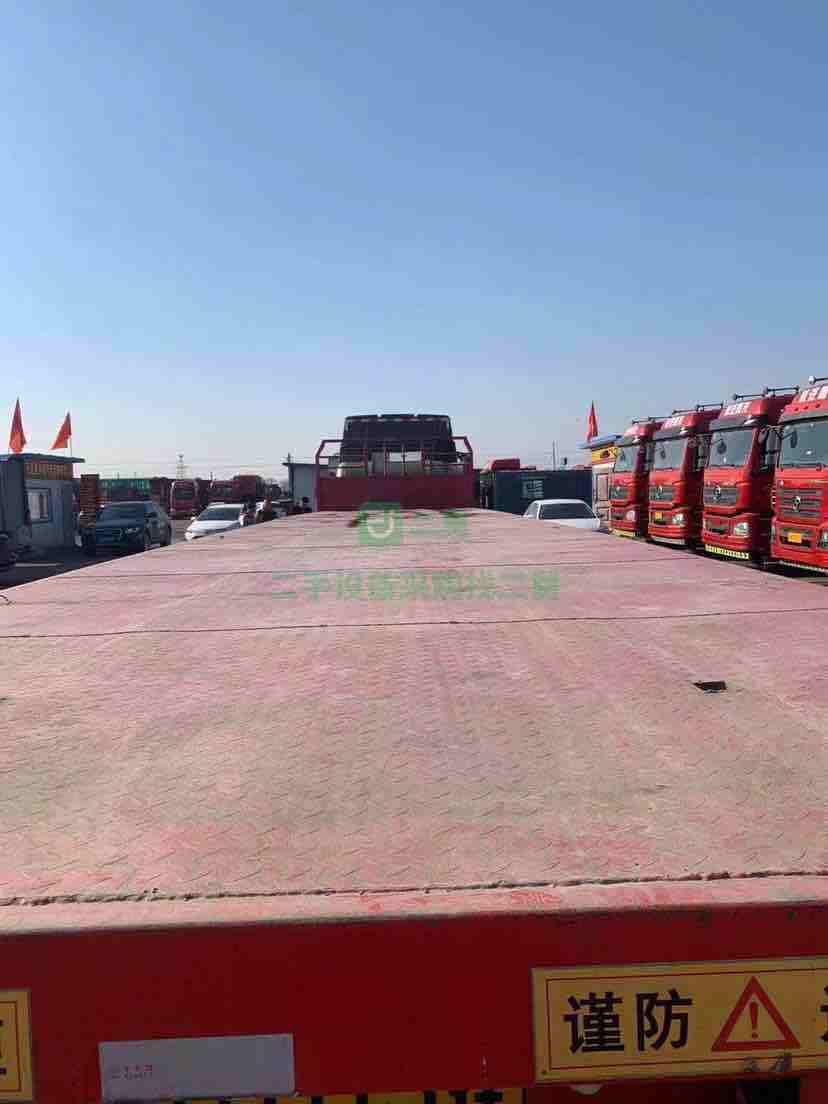 出售七個月13米2.55寬平板半掛車，車況展，輪胎九成，綠本在手