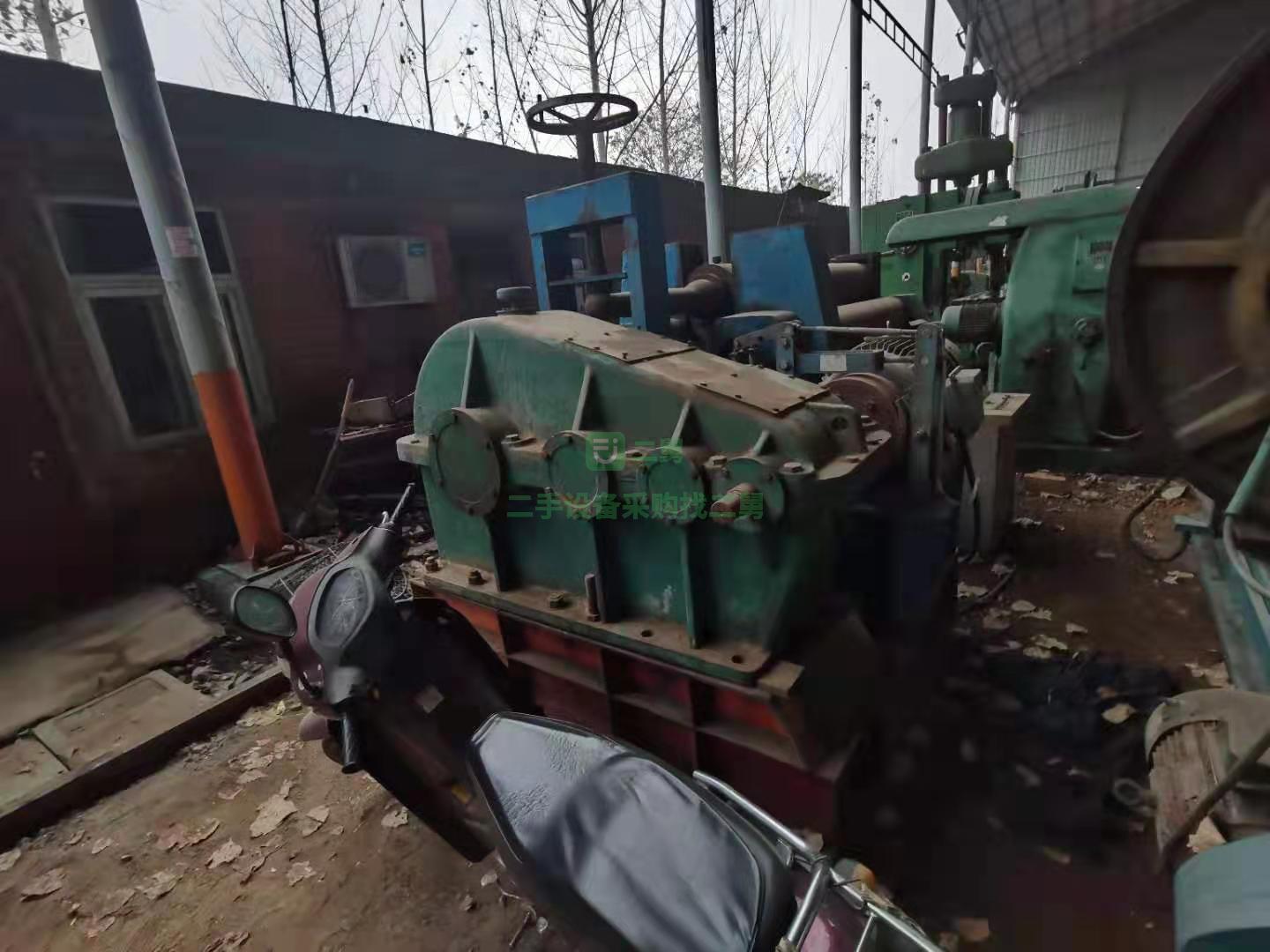 出售一臺卷板機:二手卷板機產地：遼陽鍛壓機床有限公司