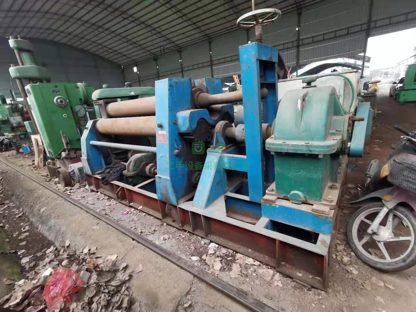 出售一臺卷板機:二手卷板機產地：遼陽鍛壓機床有限公司