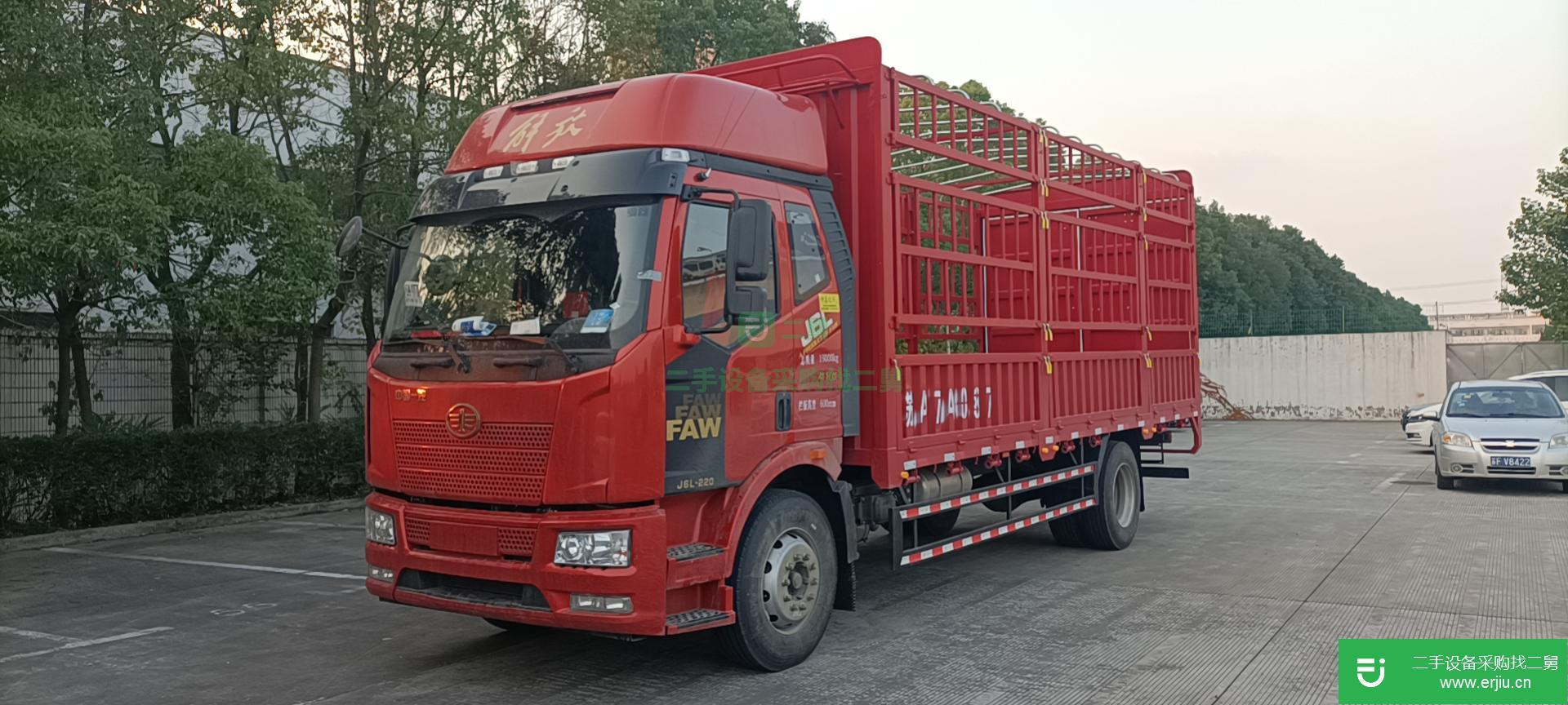 上海出售二手解放J6L220馬力6.8米高欄載貨車