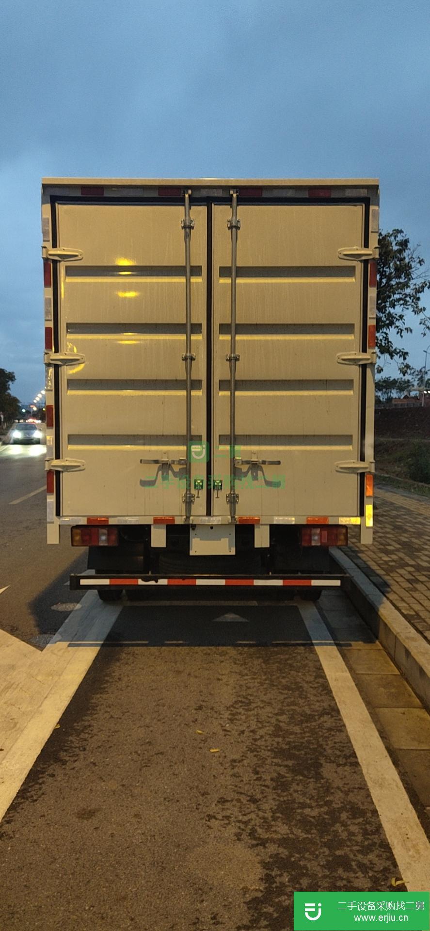 江西出售二手重汽豪沃125馬力箱式貨車