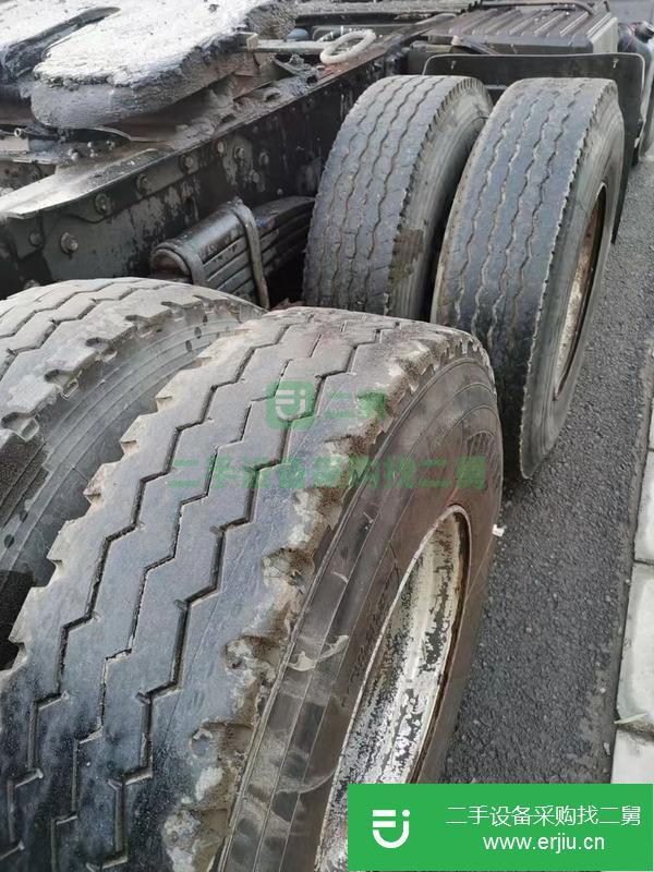 河南出售解放牽引車，375馬力國五濰柴法士特變速箱，兩年八個月全保險，原車原版車況精品