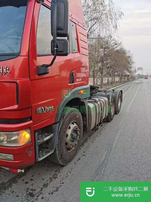 河南出售解放牽引車，375馬力國五濰柴法士特變速箱，兩年八個月全保險，原車原版車況精品