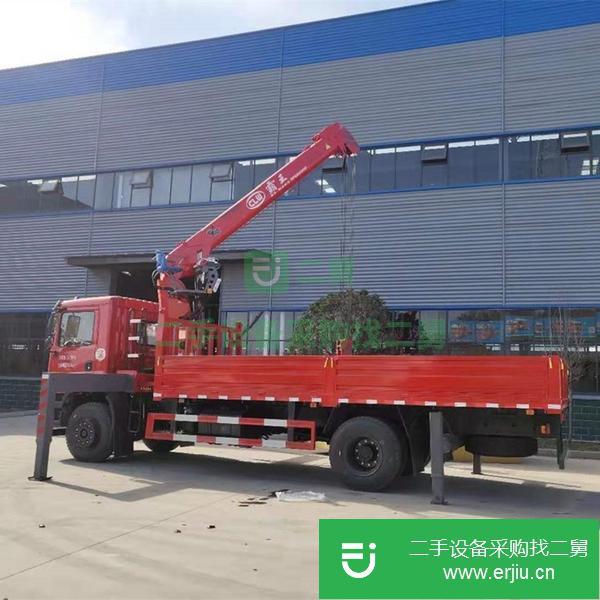 山東出售二手東風(fēng)6.1米隨車吊玉柴200馬力發(fā)動(dòng)機(jī)