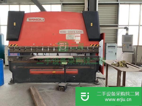 江蘇出售二手揚(yáng)力MB8-100x3200數(shù)控板料折彎機(jī)