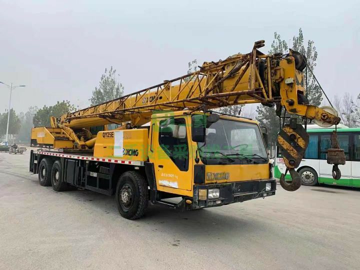 出售10年徐工20G吊車，可以提檔過戶，原車原版