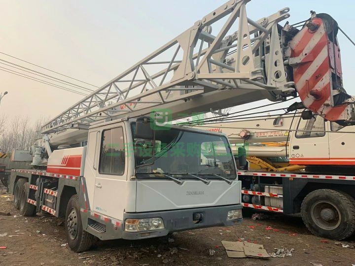 出售精品中聯20V吊車，手續齊全，電腦正常
