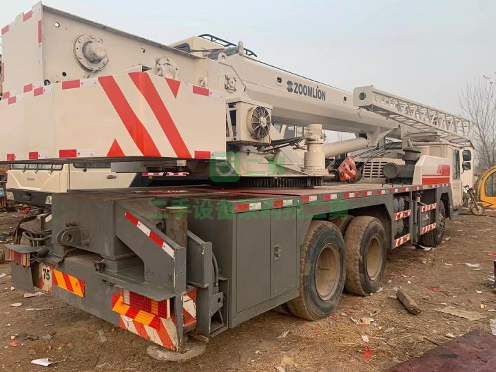 出售精品中聯20V吊車，手續齊全，電腦正常
