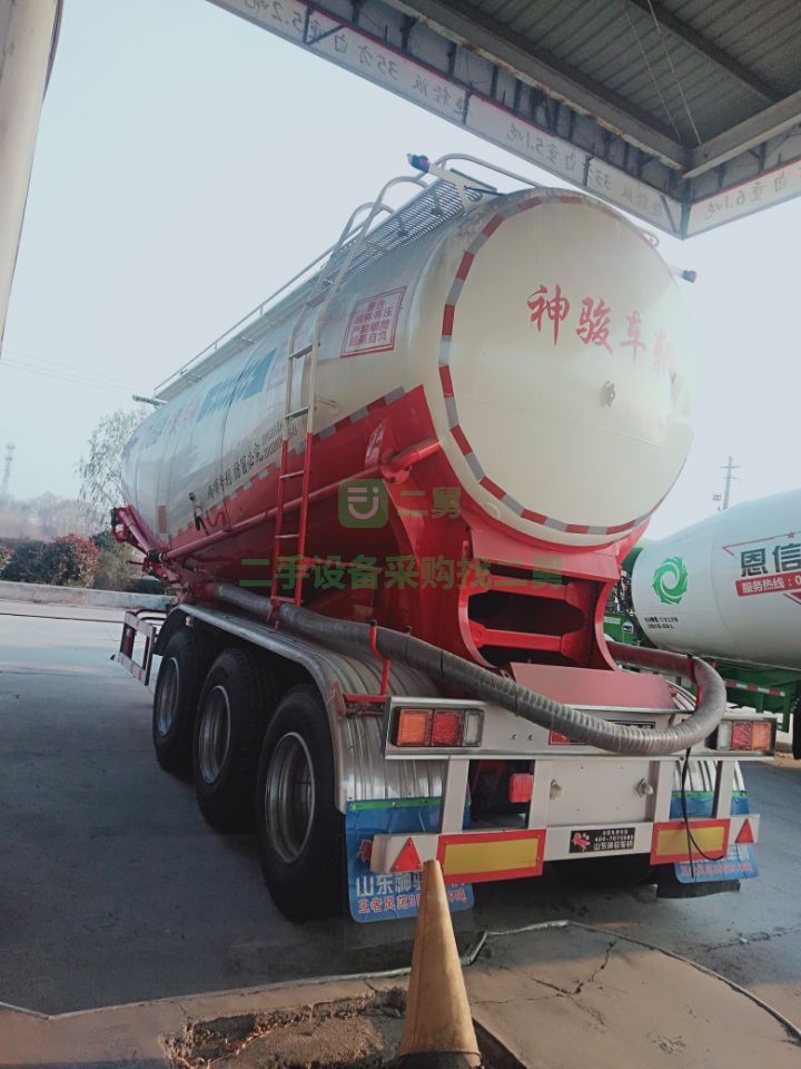 出售二手的神俊九州38方散裝水泥罐車主車驅力