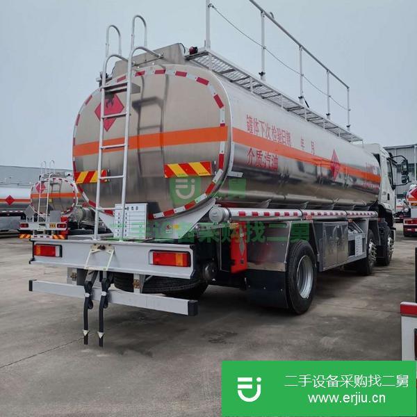 青海出售二手東風柳汽小三軸16噸240馬力油罐車