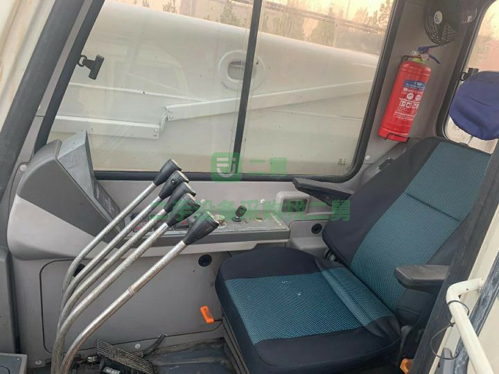 出售精品中聯20V吊車，手續齊全，電腦正常