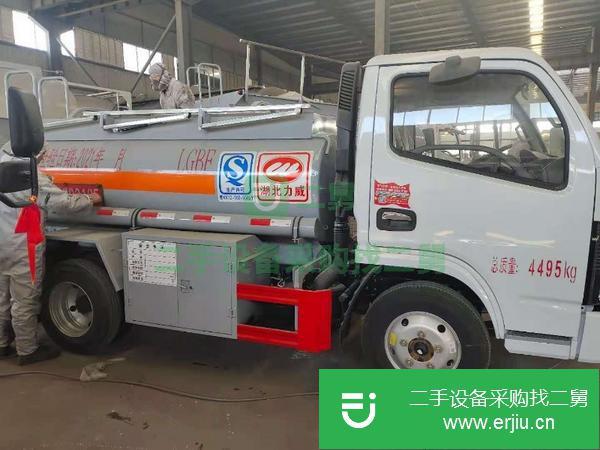 廣東出售二手2噸油罐車(chē)全柴88馬力國(guó)五發(fā)動(dòng)機(jī)