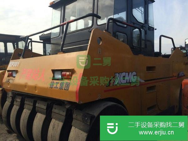 上海出售二手9成新徐工12噸膠輪壓路機