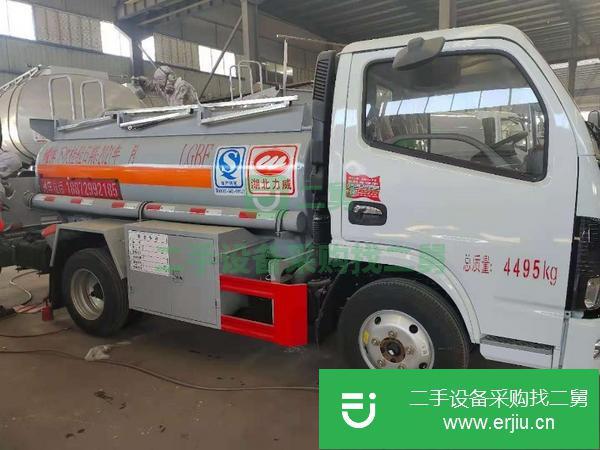 廣東出售二手2噸油罐車(chē)全柴88馬力國(guó)五發(fā)動(dòng)機(jī)