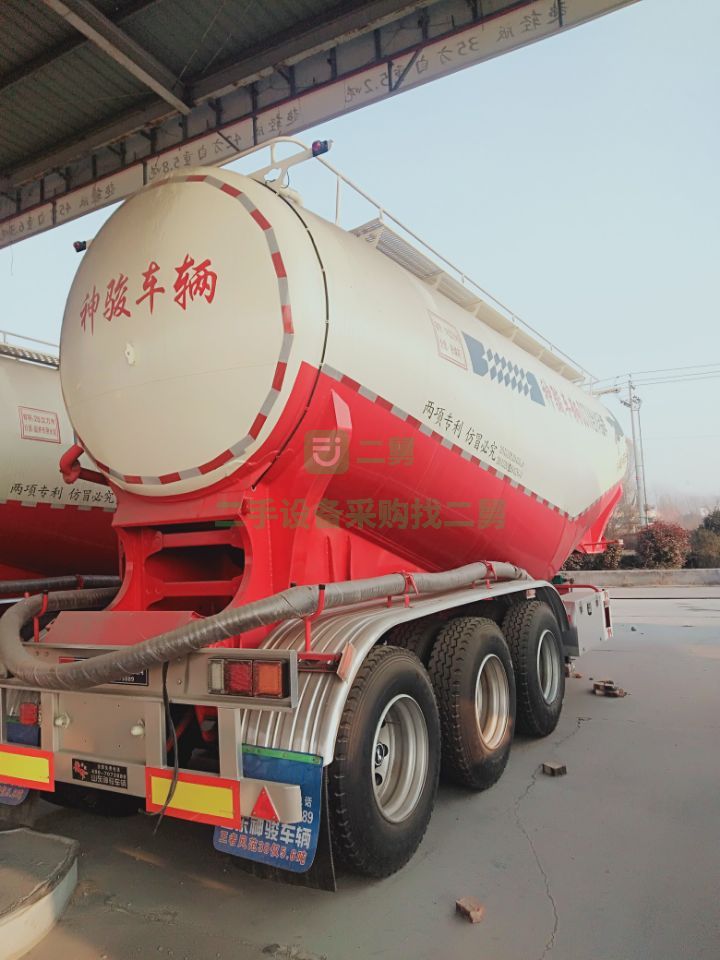出售二手的神俊九州38方散裝水泥罐車主車驅力