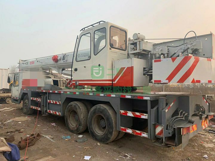 出售精品中聯20V吊車，手續齊全，電腦正常