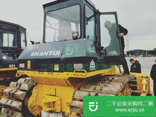上海出售二手山推推土機(jī) ,原版原車油漆,車況性能良好,整機(jī)原裝配置,發(fā)動(dòng)機(jī)液壓泵無(wú)任何修理,接手就工作