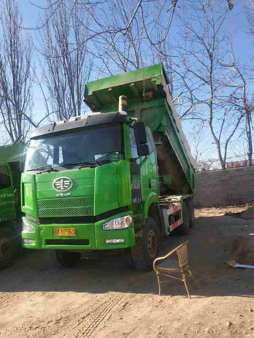 出售二手14年的解放340馬力自卸車