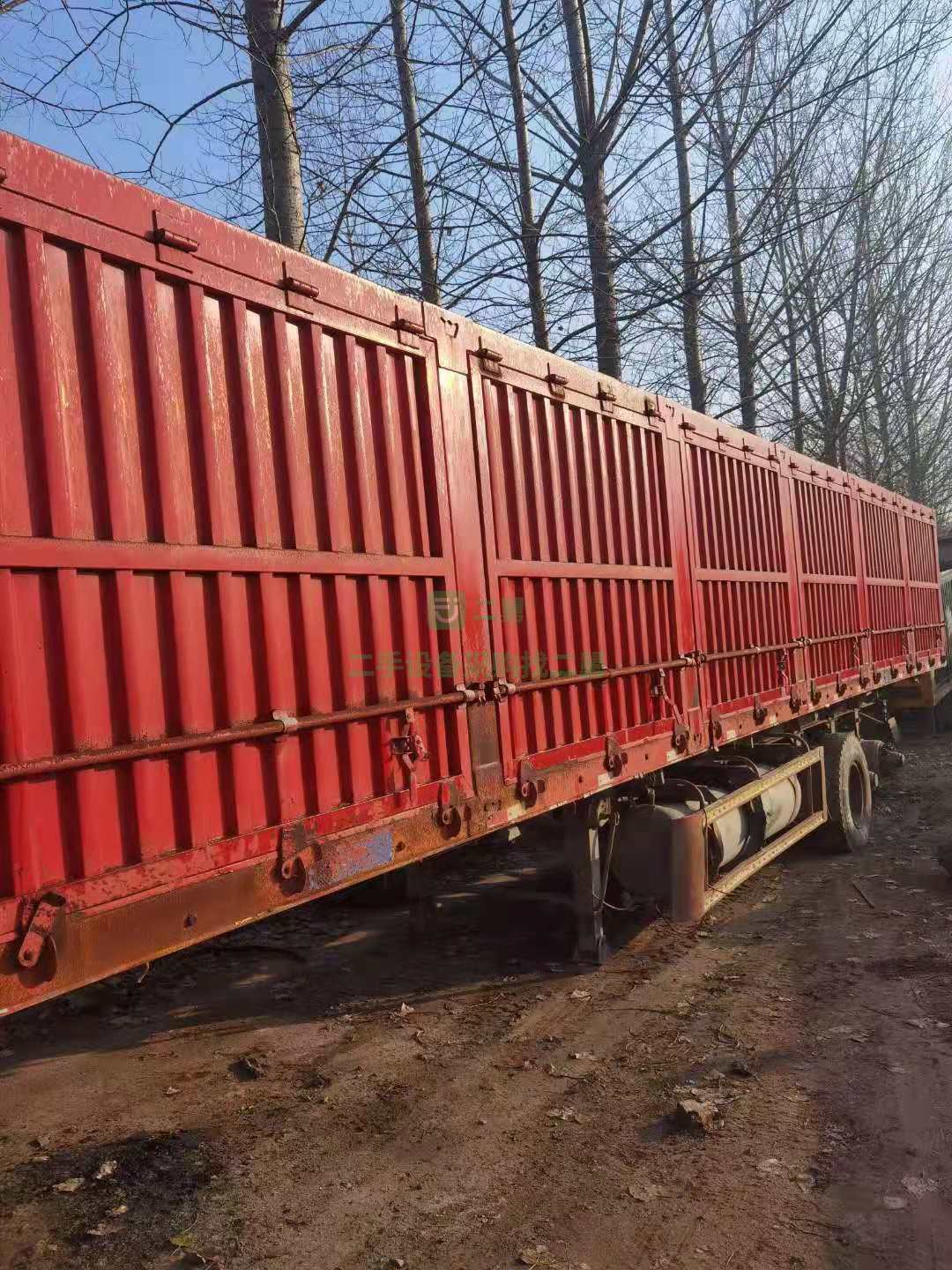 出售一臺13×2.55米平板側翻半掛車 車況九成新