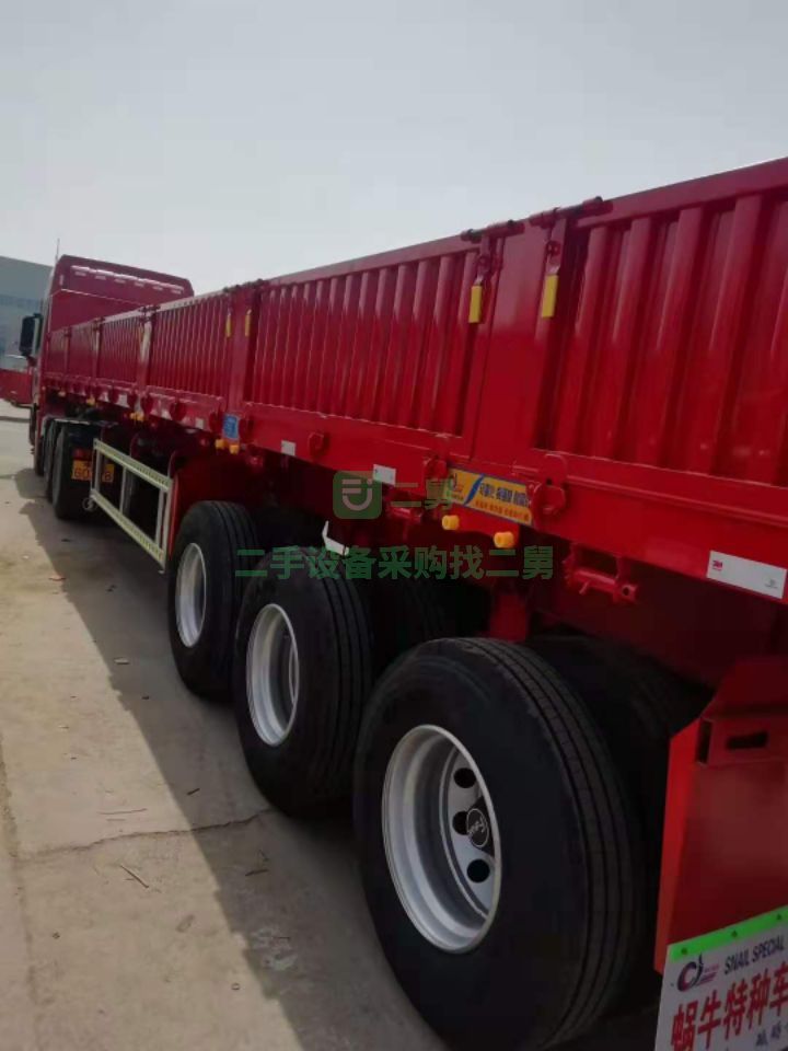 出售20年九成新以上的側(cè)翻標(biāo)車半掛車