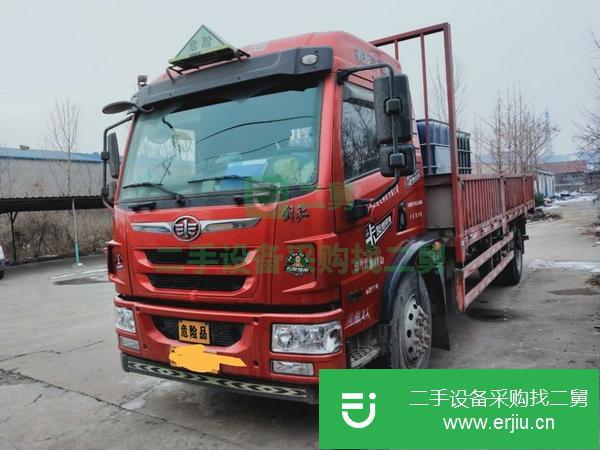 山東出售二手解放180馬力國五6.8米10噸手續危險品貨車