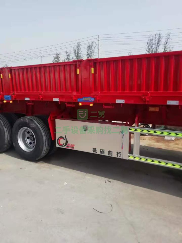 出售20年九成新以上的側(cè)翻標(biāo)車半掛車