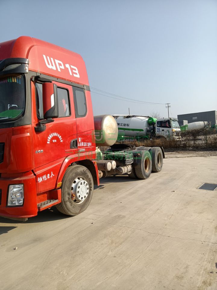出售17年5月德龍X3000牽引車
