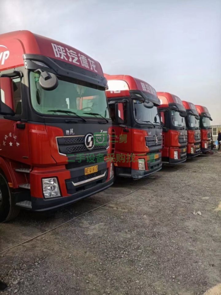 出售2017年6月德龍X3000牽引車480馬力前四后四車頭