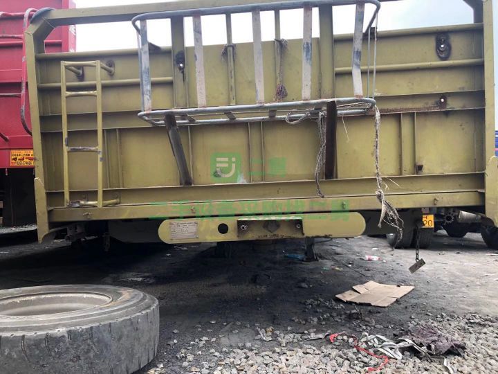 出售二手19年的13米標車側翻半掛車