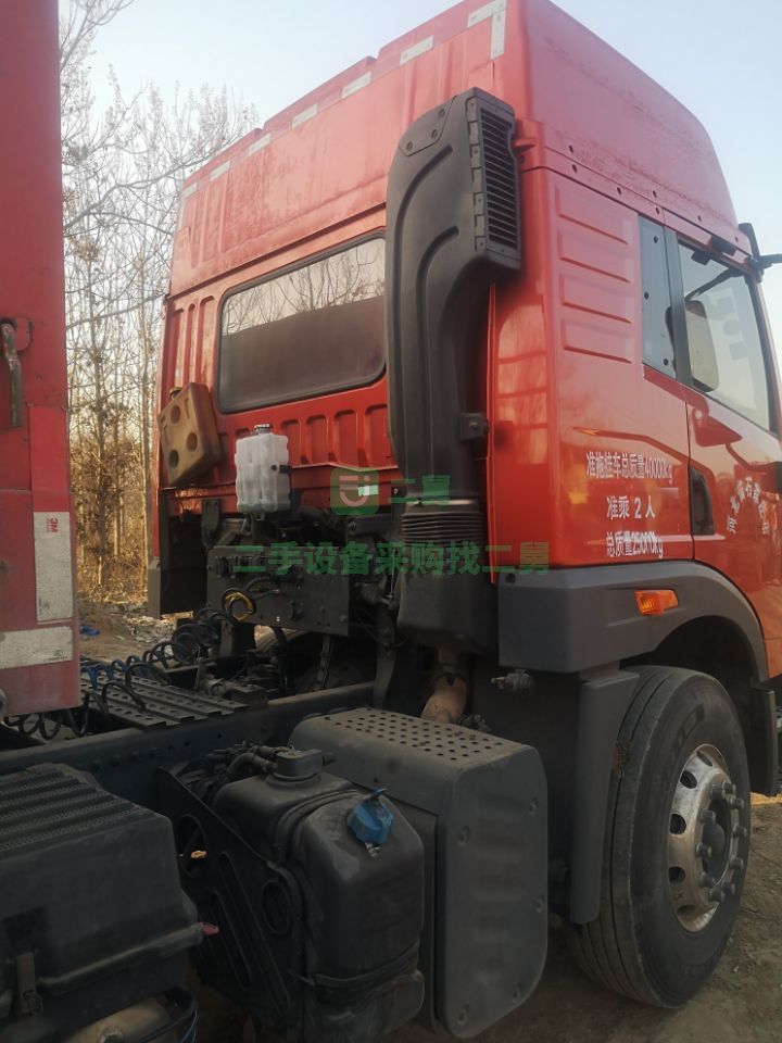 出售二手的18年的捍衛400馬力牽引車國五雙驅