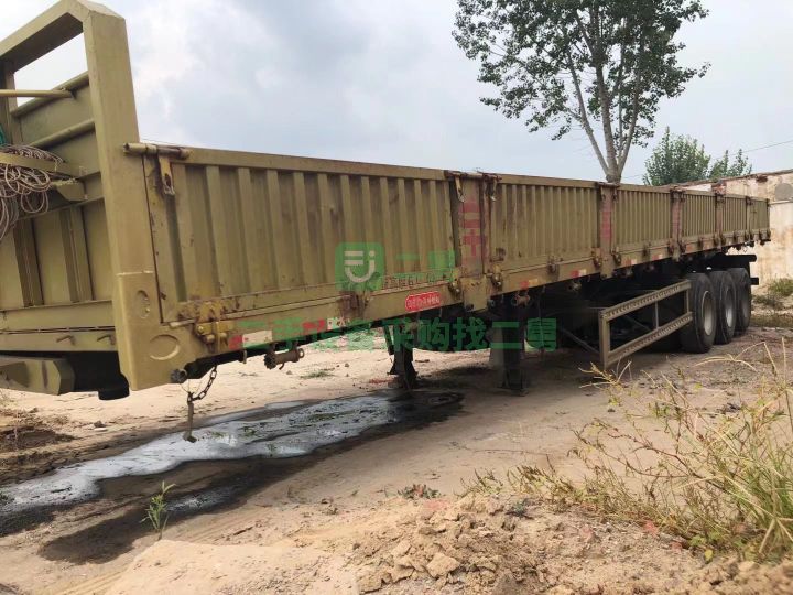 出售二手19年的13米標車側翻半掛車