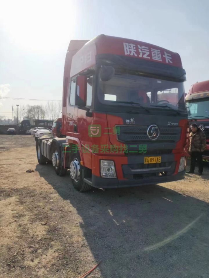 出售2017年6月德龍X3000牽引車480馬力前四后四車頭