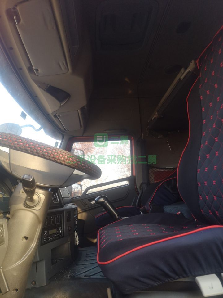 出售二手的18年的捍衛400馬力牽引車國五雙驅