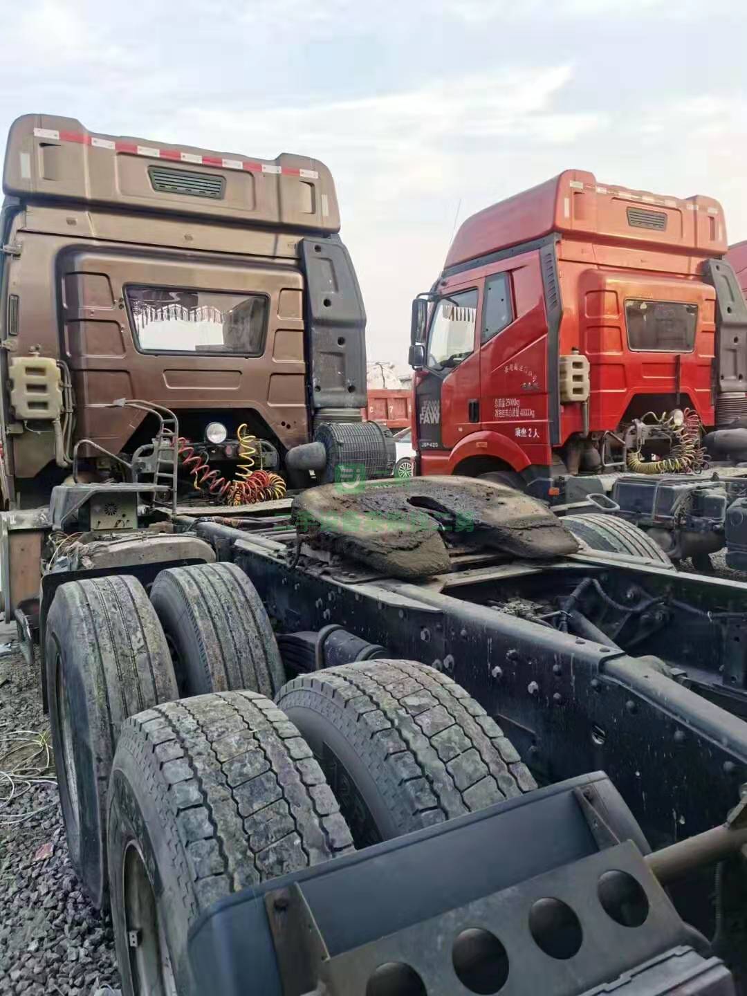 出售一臺精品解放460馬力17年7月j解放J6P領航版牽引車
