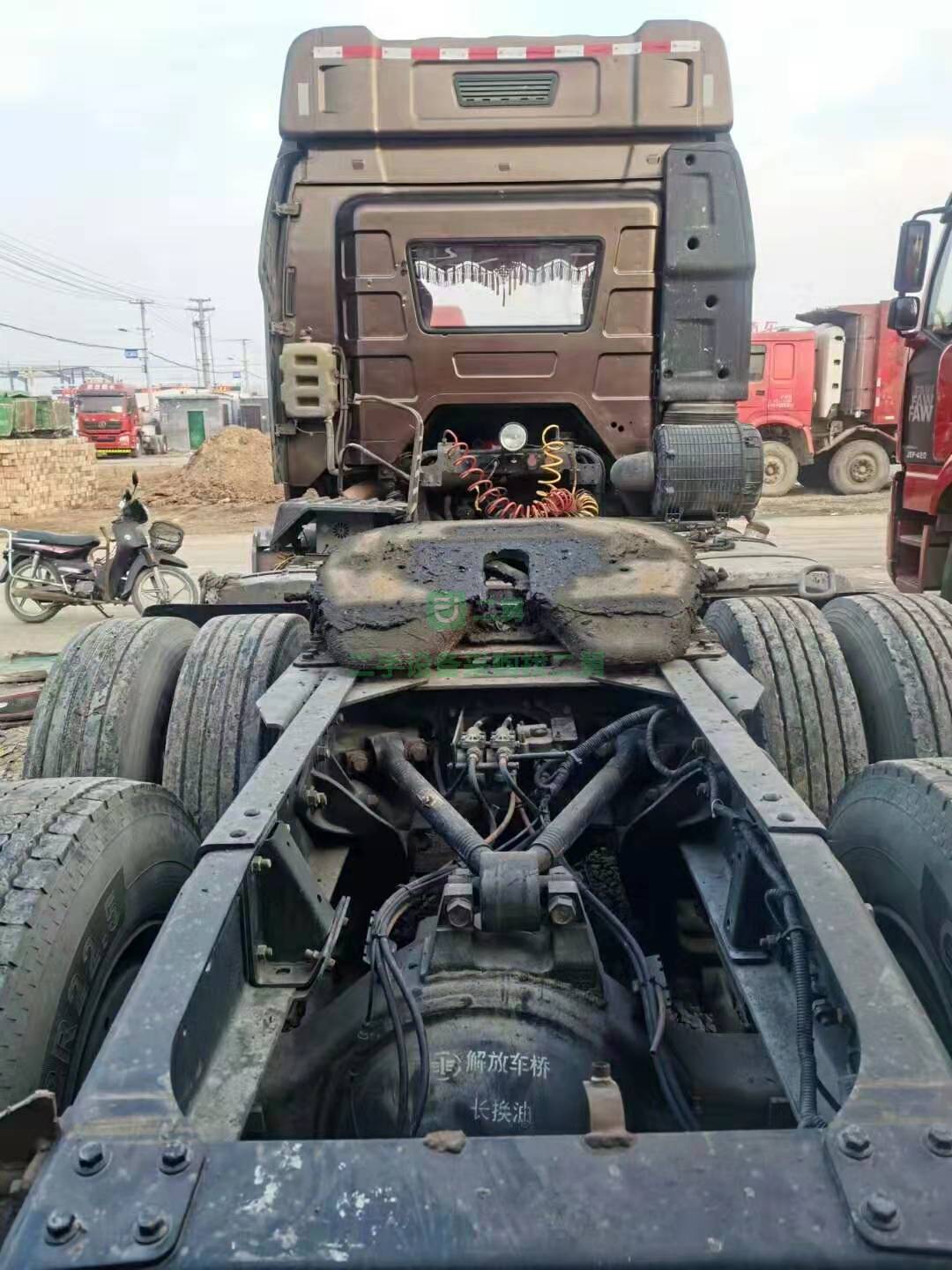 出售一臺精品解放460馬力17年7月j解放J6P領航版牽引車